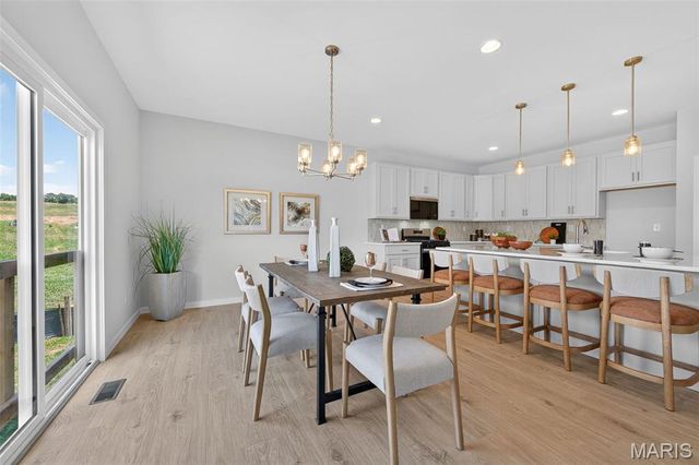 207 Kreder Lane, St Charles, MO 63304