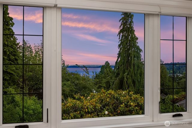 3715 47th Place NE, Seattle, WA 98105