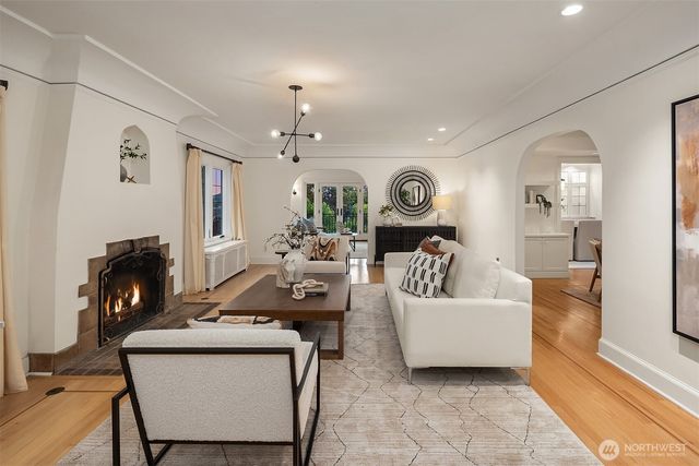 3715 47th Place NE, Seattle, WA 98105