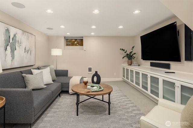 3715 47th Place NE, Seattle, WA 98105