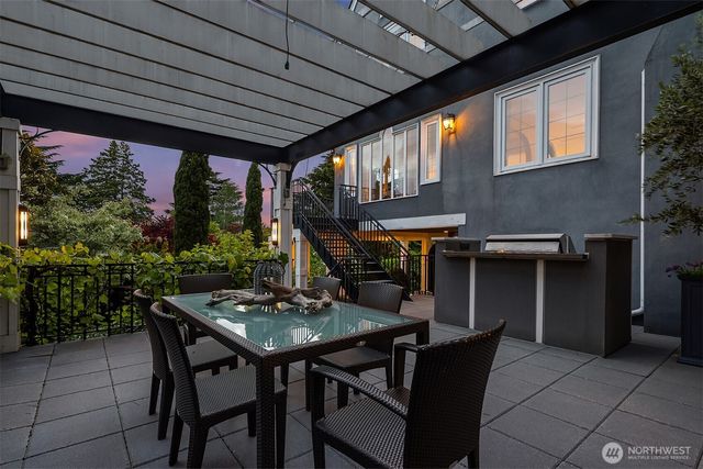 3715 47th Place NE, Seattle, WA 98105