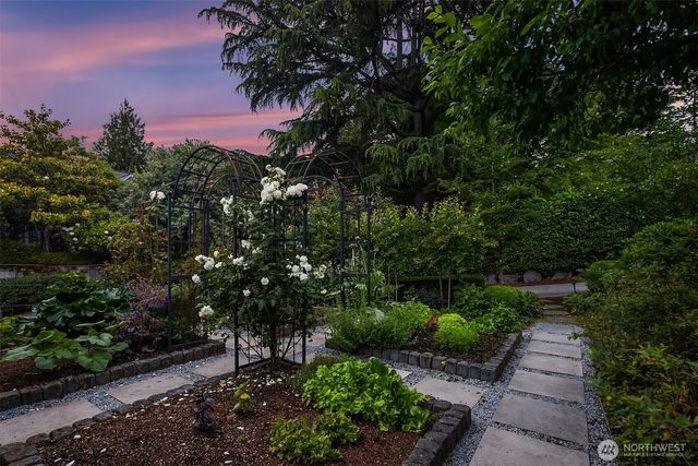 3715 47th Place NE, Seattle, WA 98105
