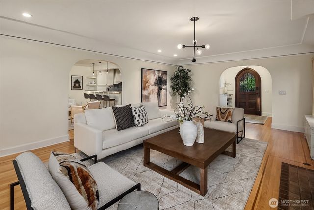 3715 47th Place NE, Seattle, WA 98105