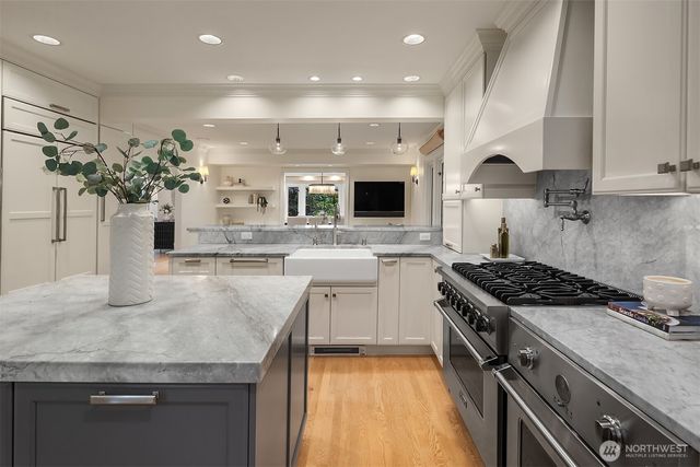 3715 47th Place NE, Seattle, WA 98105