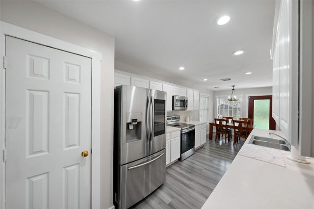 7318 Ramblewood Drive, Magnolia, TX 77354
