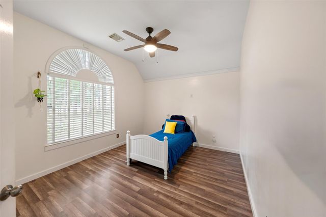 7318 Ramblewood Drive, Magnolia, TX 77354