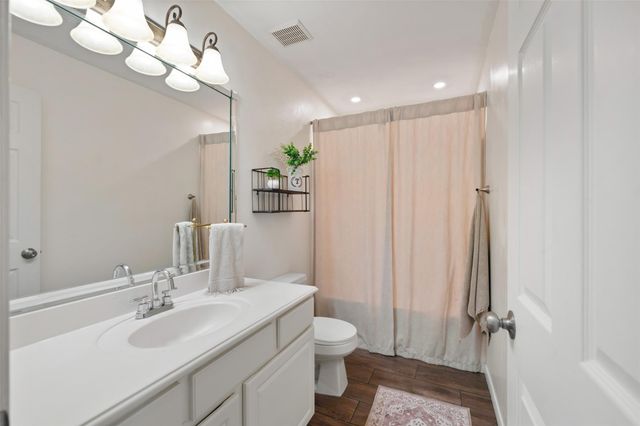 7318 Ramblewood Drive, Magnolia, TX 77354