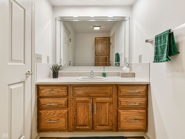 9540 Drakeford Drive, Indianapolis, IN 46260