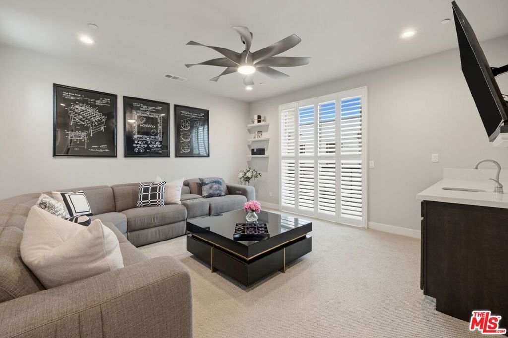 547 Daniel Freeman Circle, Inglewood, CA 90301 — photo 4