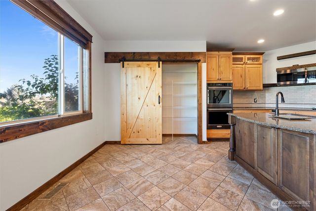 7298 Dune Lake Road SE, Moses Lake, WA 98837