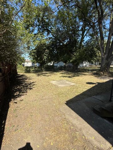 2399 Emmons Avenue, Warren, MI 48091