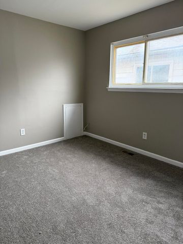 2399 Emmons Avenue, Warren, MI 48091