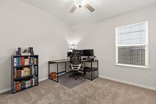 934 Main ST, Hutto, TX 78634