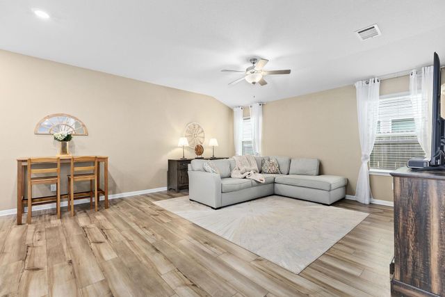934 Main ST, Hutto, TX 78634