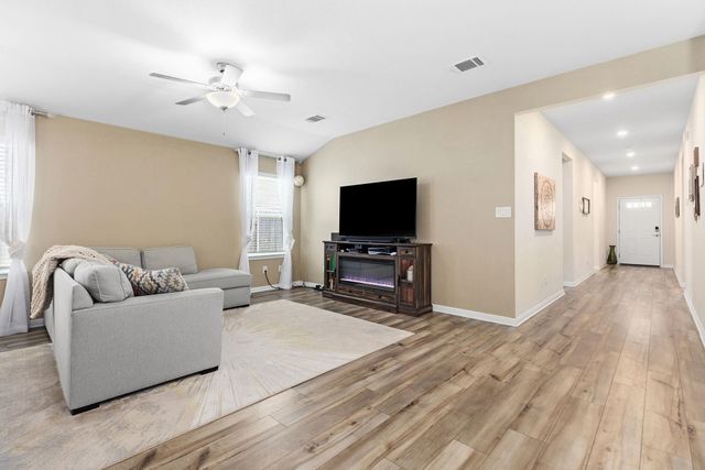934 Main ST, Hutto, TX 78634