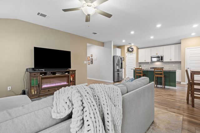 934 Main ST, Hutto, TX 78634