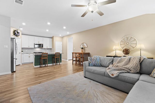 934 Main ST, Hutto, TX 78634