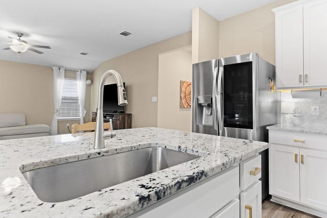 934 Main ST, Hutto, TX 78634