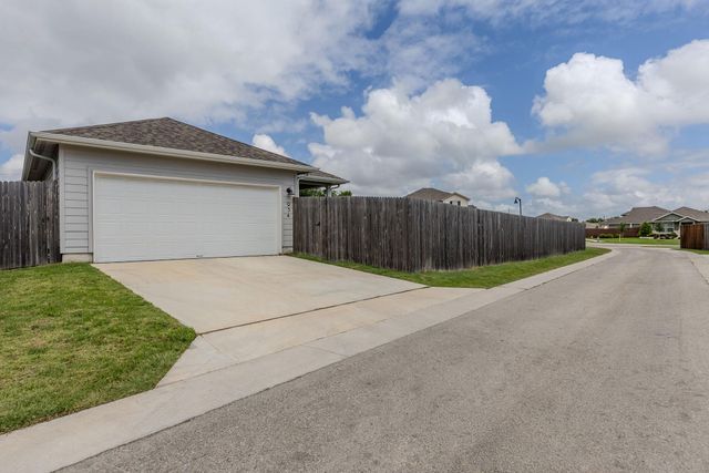 934 Main ST, Hutto, TX 78634
