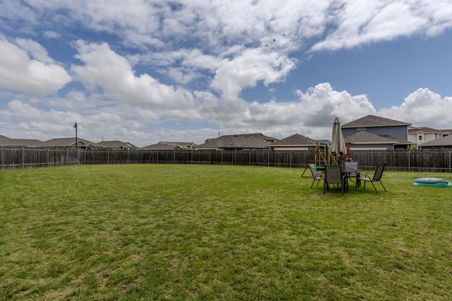 934 Main ST, Hutto, TX 78634