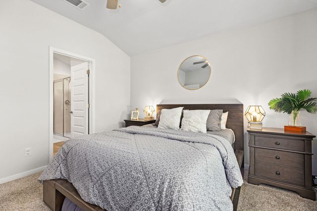 934 Main ST, Hutto, TX 78634