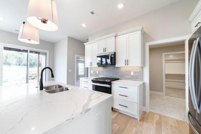 1965 N BOOKER DR, Columbia, MO 65202