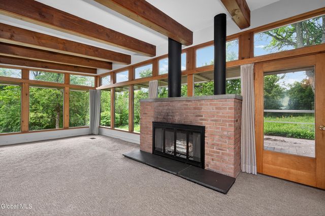 323 Oakridge Drive, Rotterdam, NY 12306