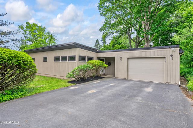 323 Oakridge Drive, Rotterdam, NY 12306