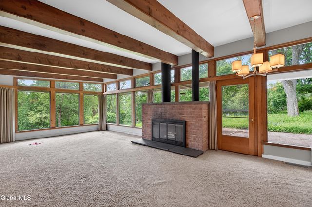 323 Oakridge Drive, Rotterdam, NY 12306