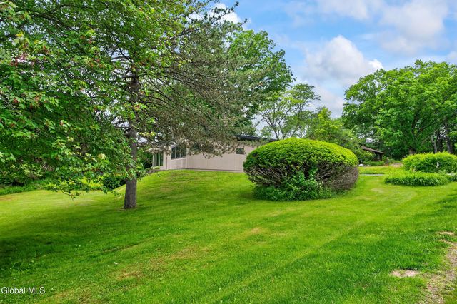 323 Oakridge Drive, Rotterdam, NY 12306