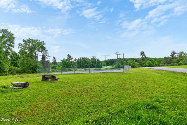 323 Oakridge Drive, Rotterdam, NY 12306