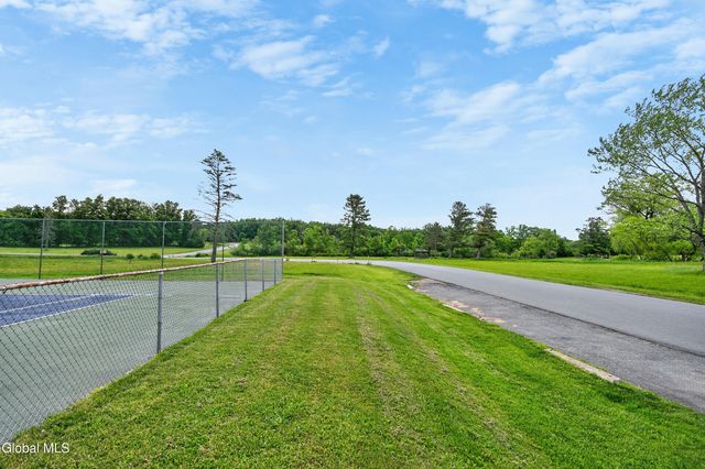 323 Oakridge Drive, Rotterdam, NY 12306