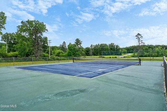 323 Oakridge Drive, Rotterdam, NY 12306