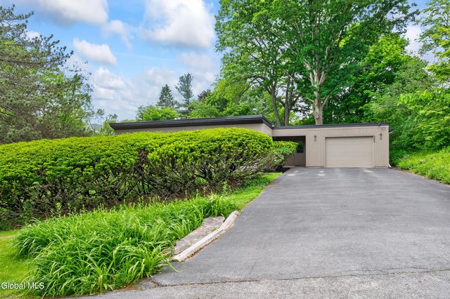 323 Oakridge Drive, Rotterdam, NY 12306