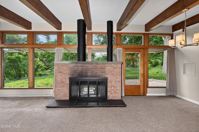 323 Oakridge Drive, Rotterdam, NY 12306