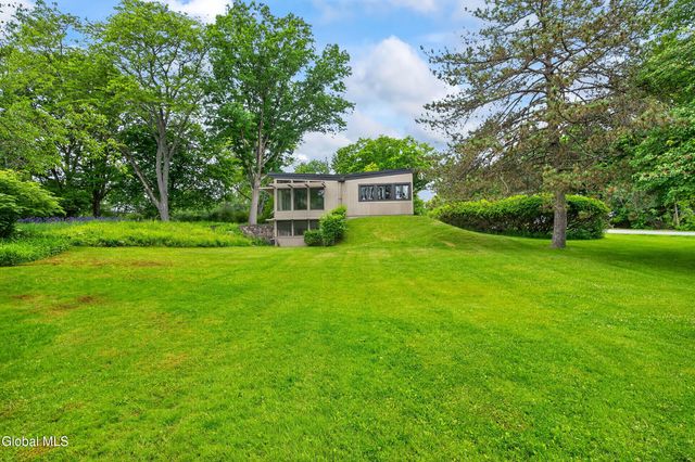 323 Oakridge Drive, Rotterdam, NY 12306