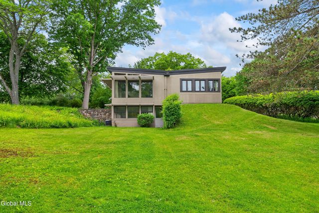 323 Oakridge Drive, Rotterdam, NY 12306