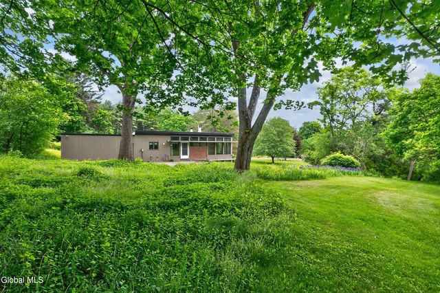 323 Oakridge Drive, Rotterdam, NY 12306