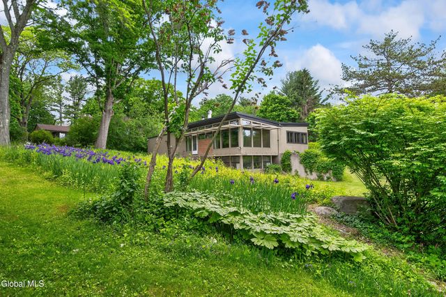 323 Oakridge Drive, Rotterdam, NY 12306