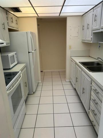 250 NE 20 Street 123s, Boca Raton, FL 33431