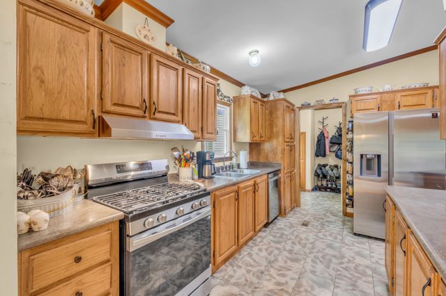 593 Rogues Fork Rd, Bethpage, TN 37022