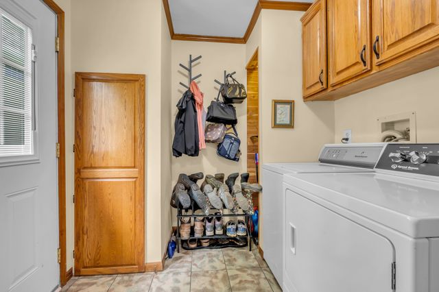 593 Rogues Fork Rd, Bethpage, TN 37022