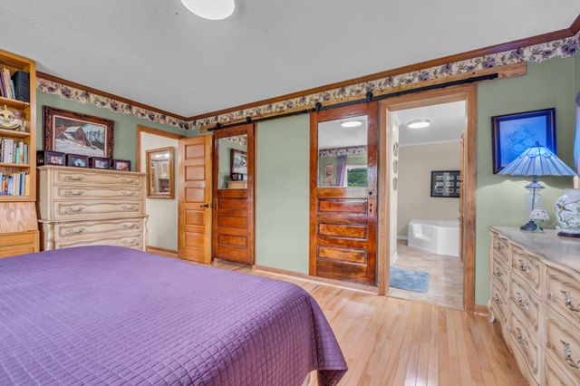 593 Rogues Fork Rd, Bethpage, TN 37022