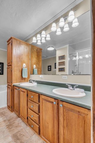 593 Rogues Fork Rd, Bethpage, TN 37022