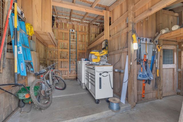 593 Rogues Fork Rd, Bethpage, TN 37022