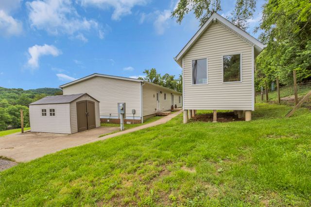 593 Rogues Fork Rd, Bethpage, TN 37022