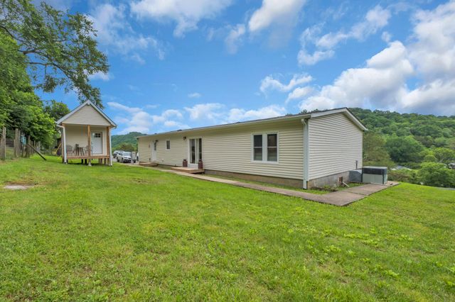 593 Rogues Fork Rd, Bethpage, TN 37022