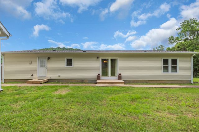 593 Rogues Fork Rd, Bethpage, TN 37022