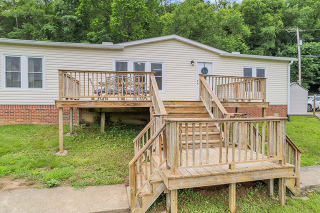 593 Rogues Fork Rd, Bethpage, TN 37022