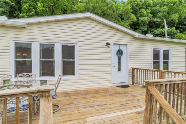 593 Rogues Fork Rd, Bethpage, TN 37022